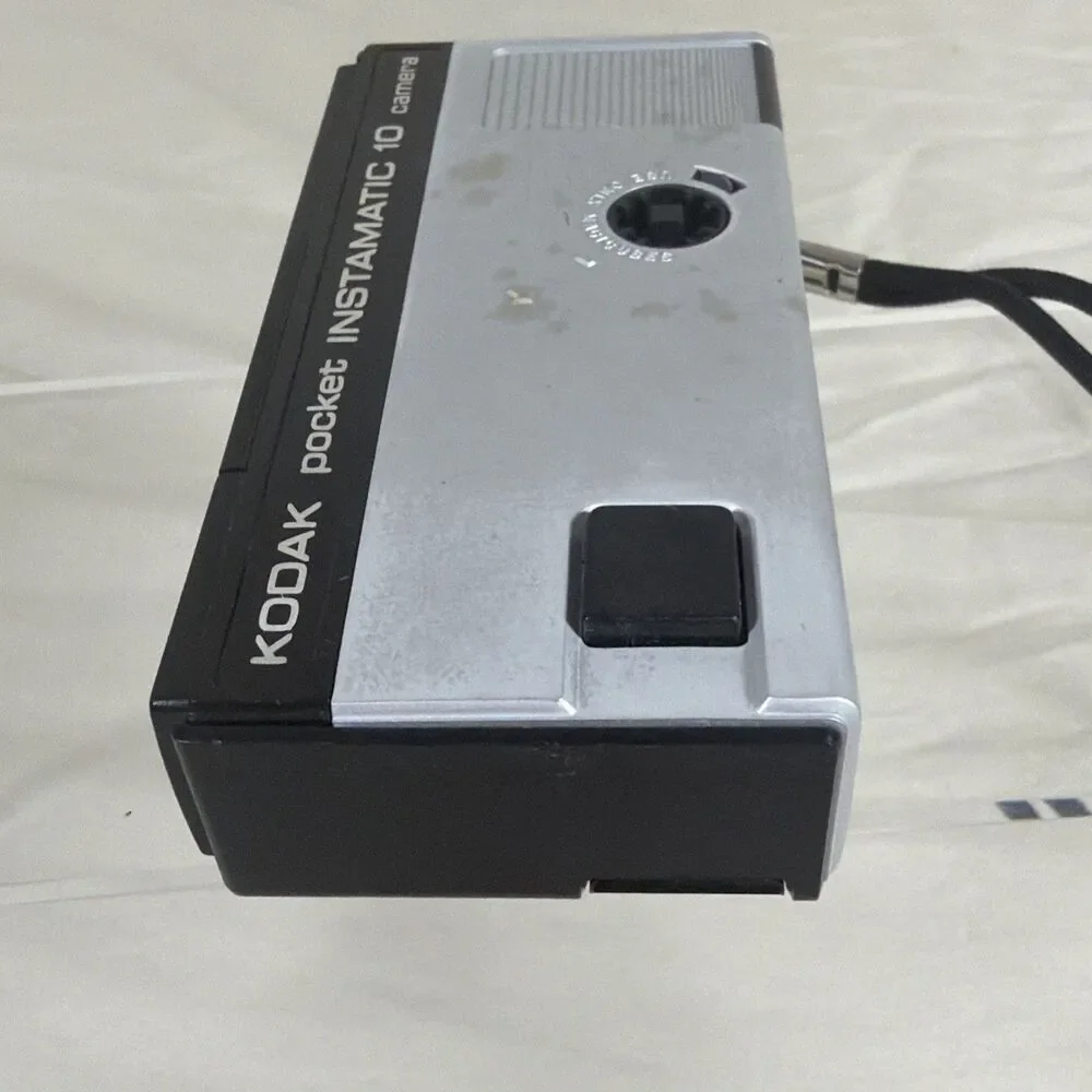Vintage Kodak Pocket Instamatic 10 Camera 110 Film Magicube Untested